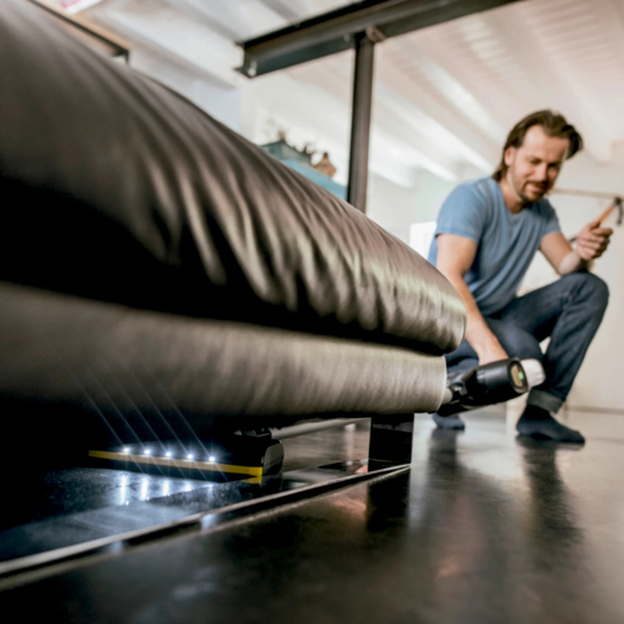 Аккумуляторный пылесос VC 6 Cordless ourFamily Battery Plus: Активная насадка для пола